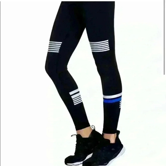 Lilybod- “Coco Leggings” in Super Future Stripe
Athletic -Black XS - Picture 2 of 3